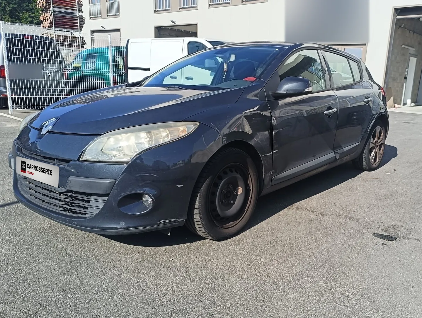 Photo d’exemple : la voiture à son arrivée, avant gauche